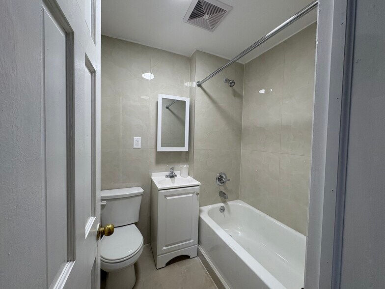 Bathroom 2 - 5414 94th St