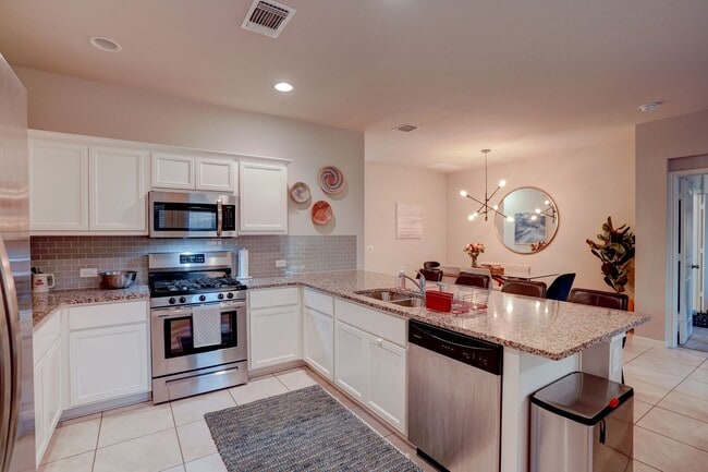 Building Photo - Warm & Spacious 3 Bed, 2 Bath Home with Fenced Backyard