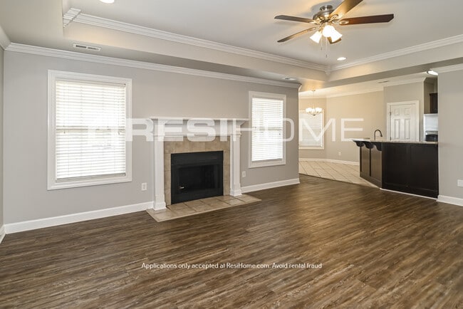 Building Photo - NEWLY RENOVATED HOME--1 MONTH FREE!!