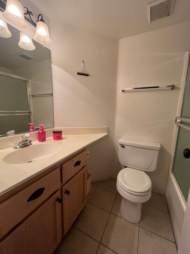 Building Photo - 3BR/3BA – Quiet Cul-de-Sac – Backs to Wash