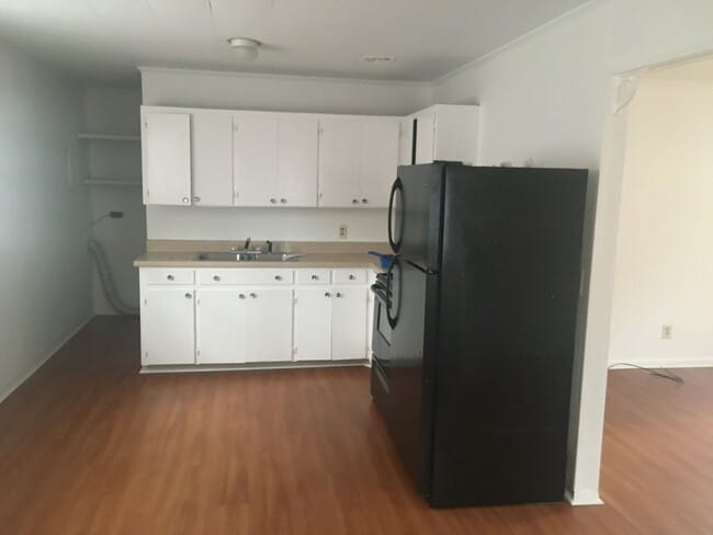 Building Photo - 208 Corman Ave