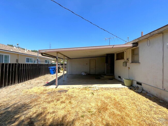 Building Photo - 1240 E Allen Ave