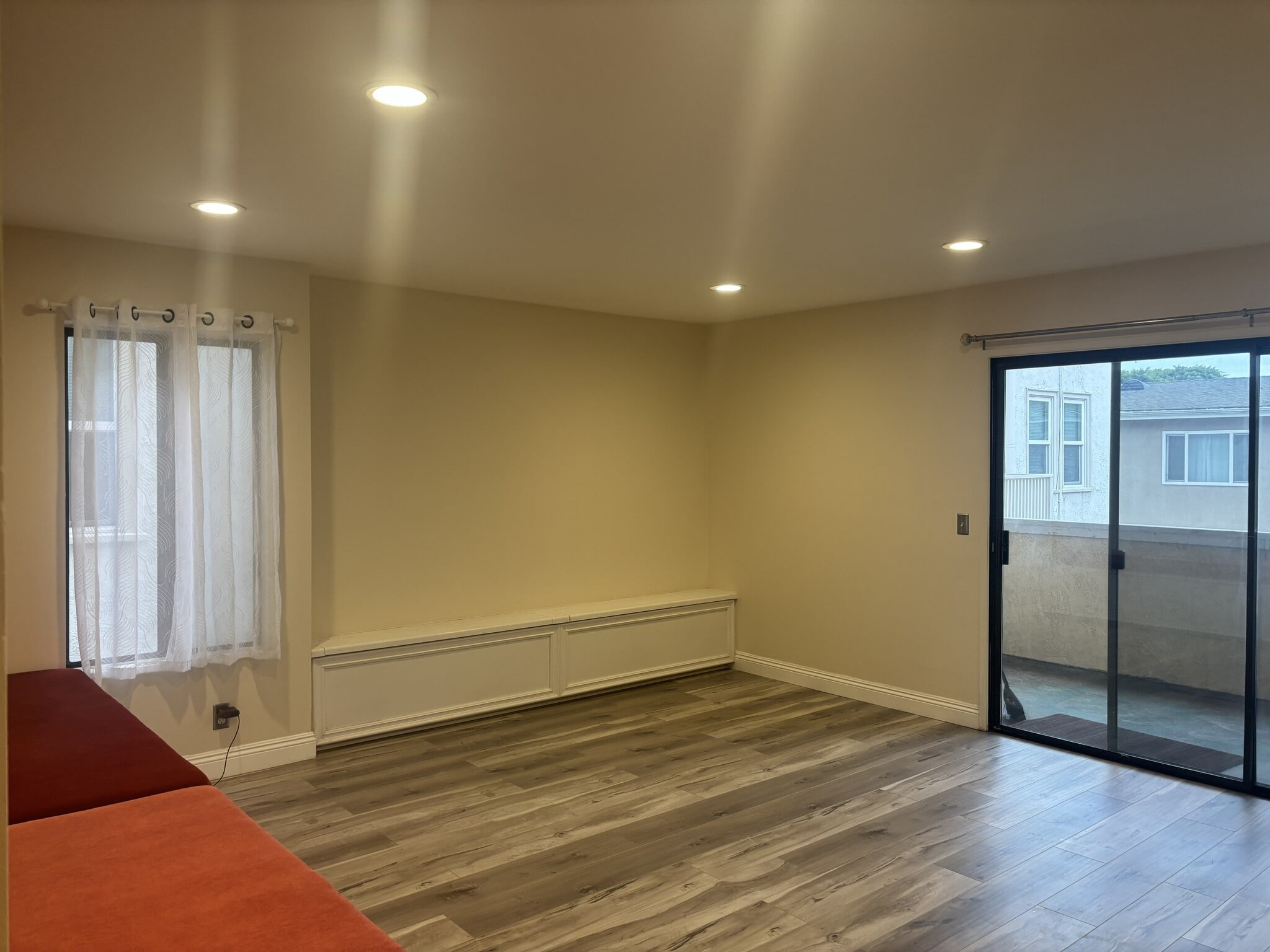 Building Photo - 2032 E Bermuda St