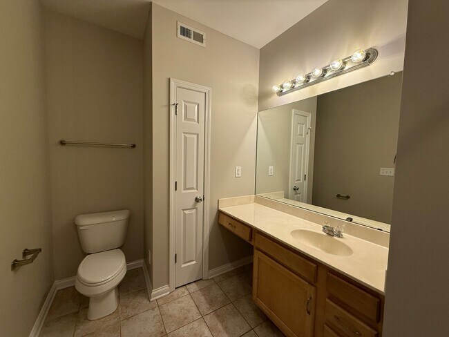 Building Photo - Beautiful 2 Bedroom Condo in Dorsey Village