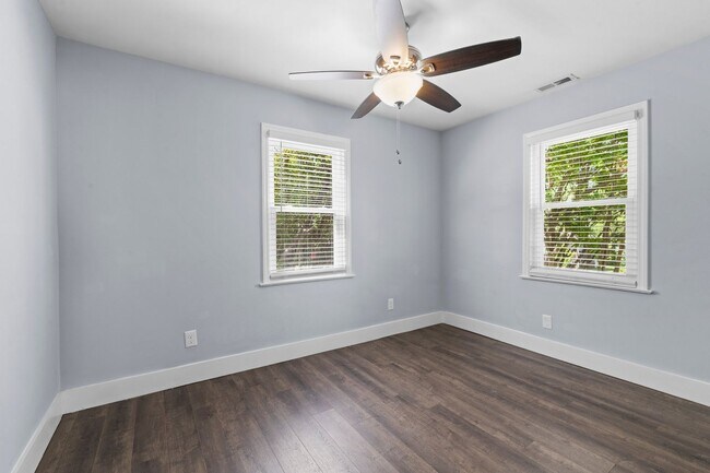 Building Photo - Beautiful 2 bedroom, 1 bath home near Downtown Durham, High-end Finishes and fenced-in backyard!