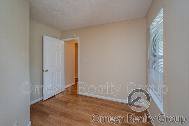 Building Photo - 5917 Carmel Dr