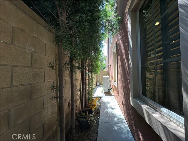 Building Photo - 38 Lupari