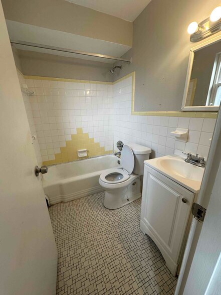 Building Photo - 2729 Queen City Ave