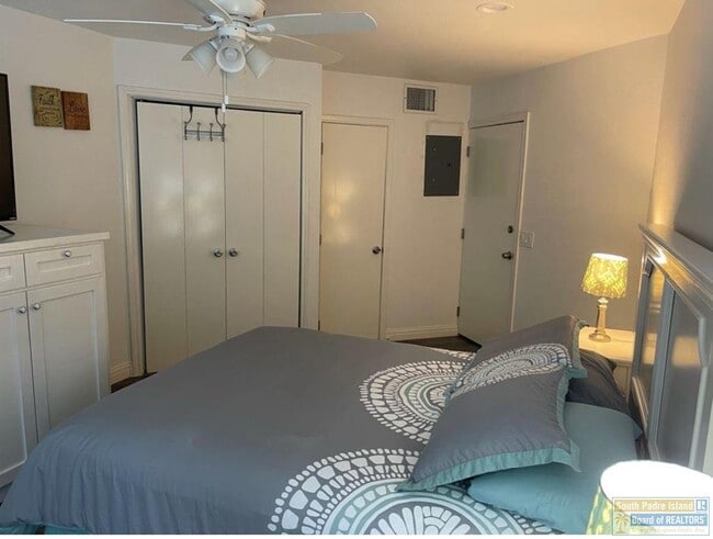 Building Photo - 200 Padre Blvd