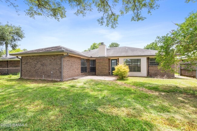 Building Photo - 116 Longfellow Dr