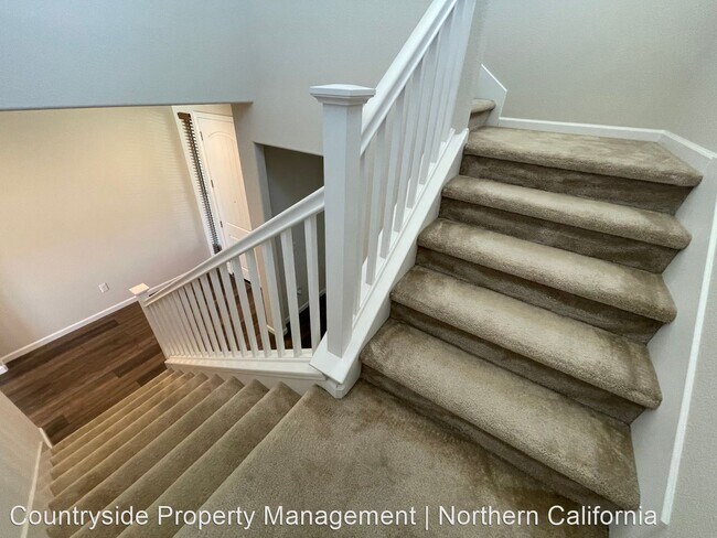 Building Photo - 4 br, 2.5 bath House - 3212 Vintage Drive