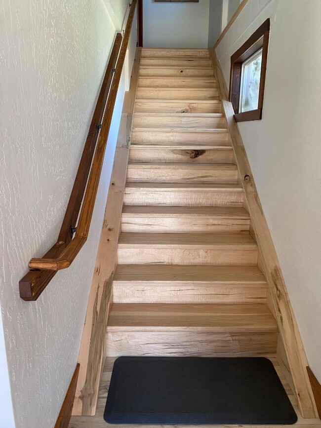 Building Photo - 444 E Montezuma Ave