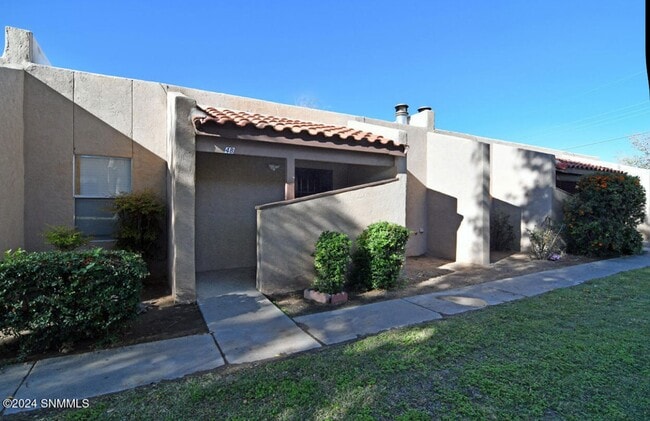 Primary Photo - Cute Condo near University