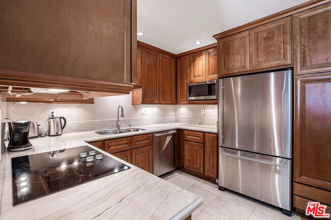Building Photo - 1351 N Crescent Heights Blvd