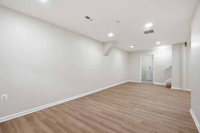Building Photo - 18 Grandin Cir