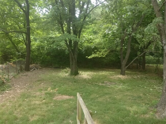 Building Photo - 1351 N Stephens Ave