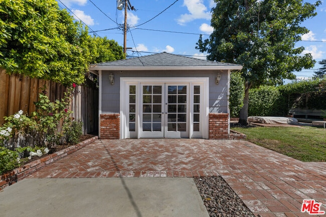 Building Photo - 4814 Lemona Ave