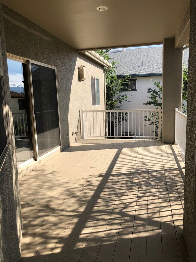 Building Photo - Four Bedroom Home w/3 Car Garage in Prescott