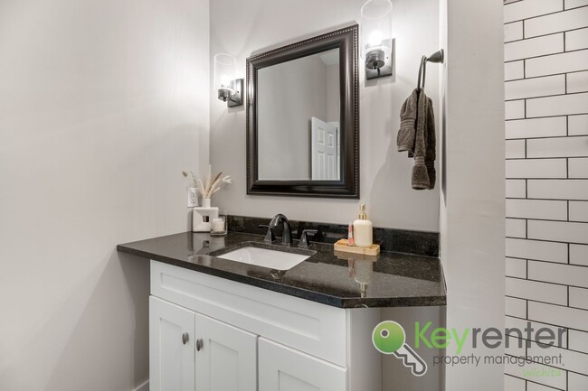 Building Photo - Delano District | Renovated 3 Bedroom 3 Ba...
