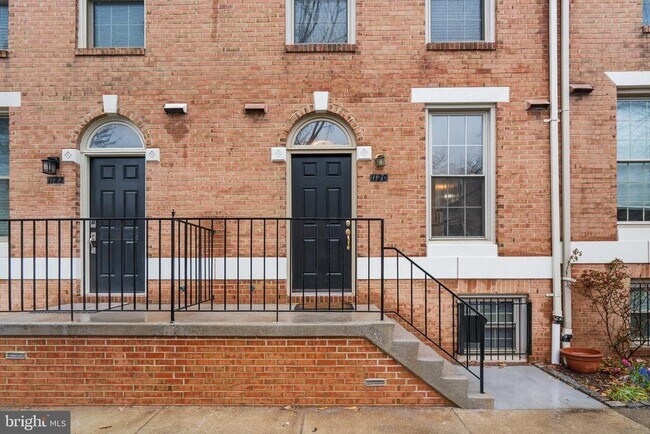 Building Photo - 1120 S Kenwood Ave