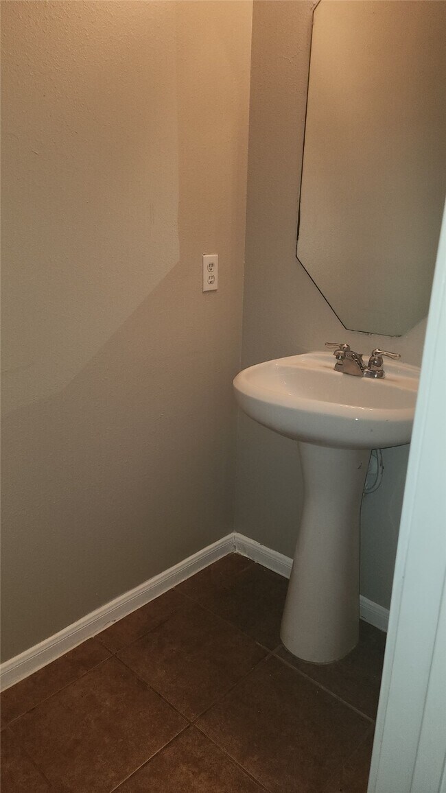 Building Photo - 14010 Marners Ct