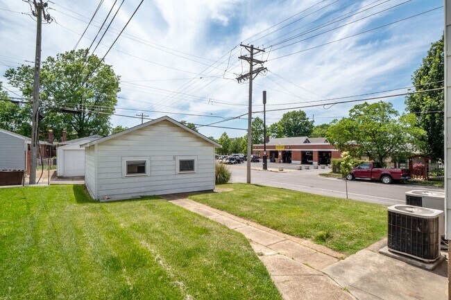 Building Photo - 5352 Itaska St