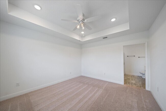 Building Photo - Beautiful Annual 4 Bedroom 2 Bath Single F...
