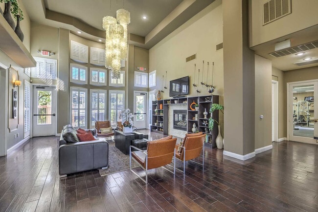 Building Photo - Tuscany