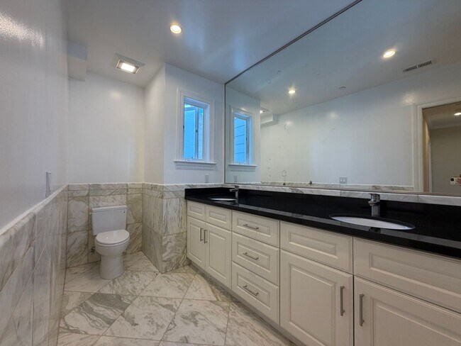 Building Photo - 261C Dolores St