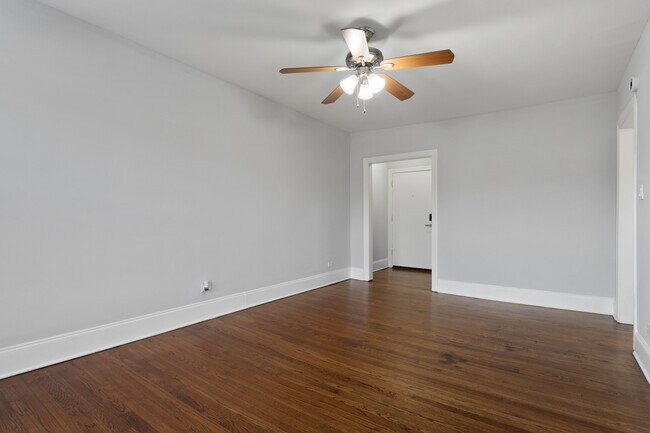 Building Photo - 1611 W Juneway Terrace