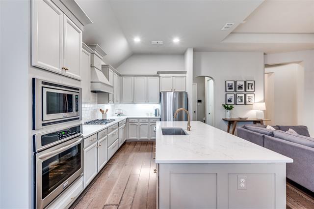 Building Photo - 1016 Lake Sierra Wy