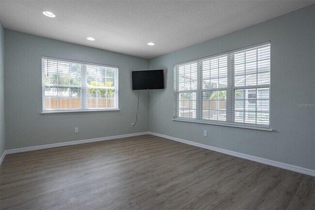 Building Photo - 711 Bayshore Dr