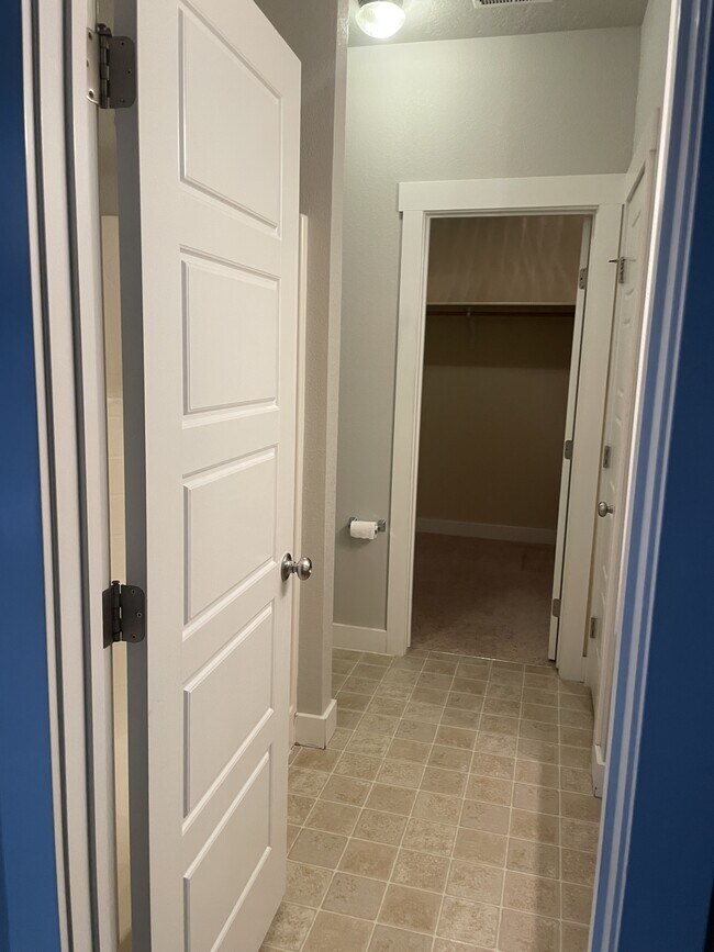 Building Photo - 447 N Baxter Way