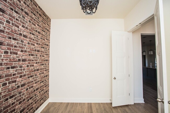 Building Photo - Luxury Living in the Estates at Vintage