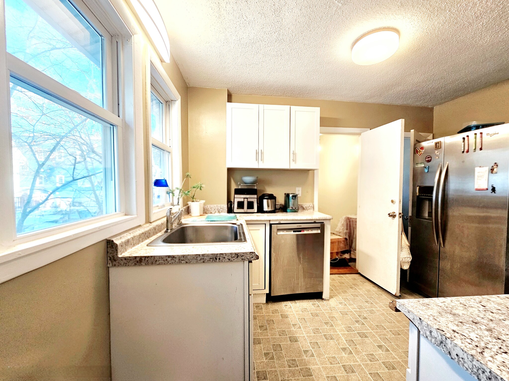 Building Photo - 44 Day St