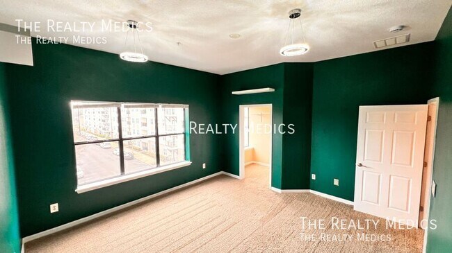 Building Photo - 3732 Avalon Park E Blvd