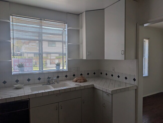 Building Photo - 14656 La Maida St