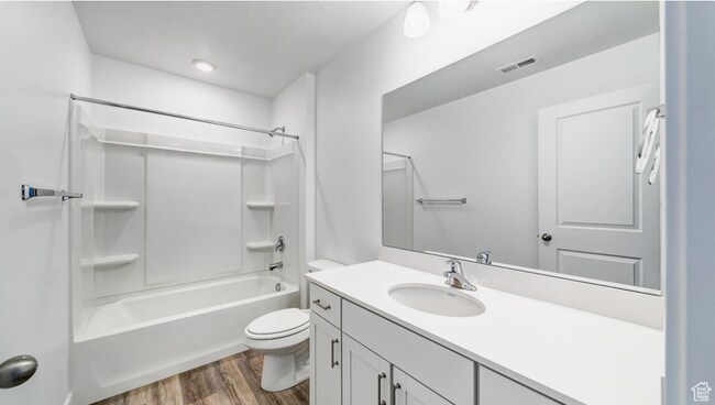 bathroom. Both bathrooms identical. - 1068 E Scuttlebutt Ln