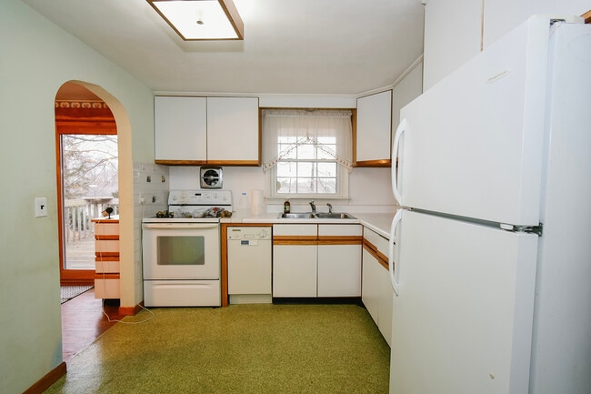 Building Photo - 60 Wildwood Rd