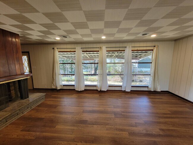 Building Photo - 477 Civitan St