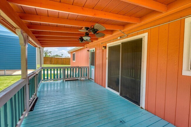 Building Photo - 826 Sandy Mountain Dr