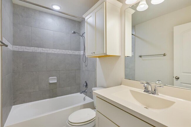 Building Photo - 11903 Deering Pl