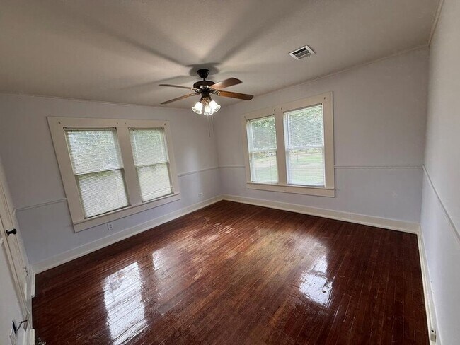 Building Photo - 509 N Peachtree St