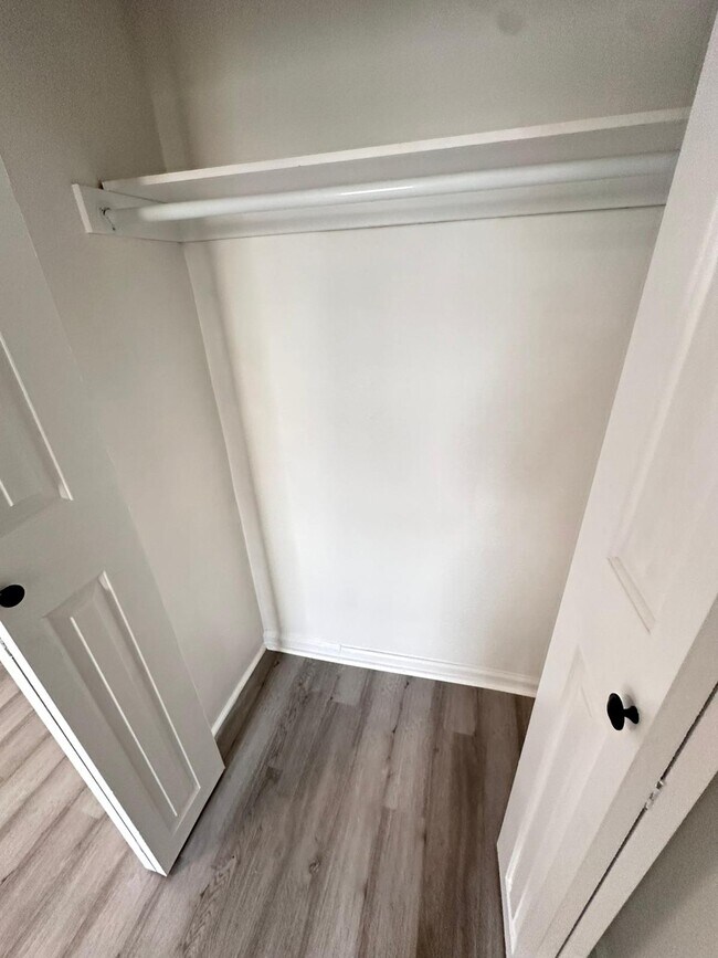 Building Photo - 109 S 7th Ave