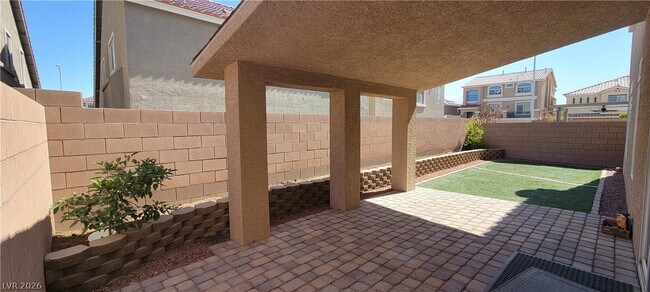 Building Photo - 5862 W Haleh Ave