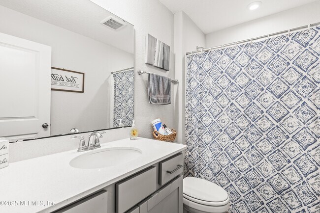 Building Photo - 243 Dahlia Falls Dr