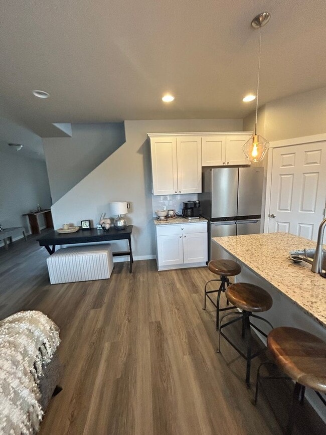 Building Photo - Beautifully Furnished Brand New 5 Bedroom ...