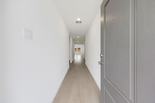 Building Photo - 25625 Rose Creek Dr