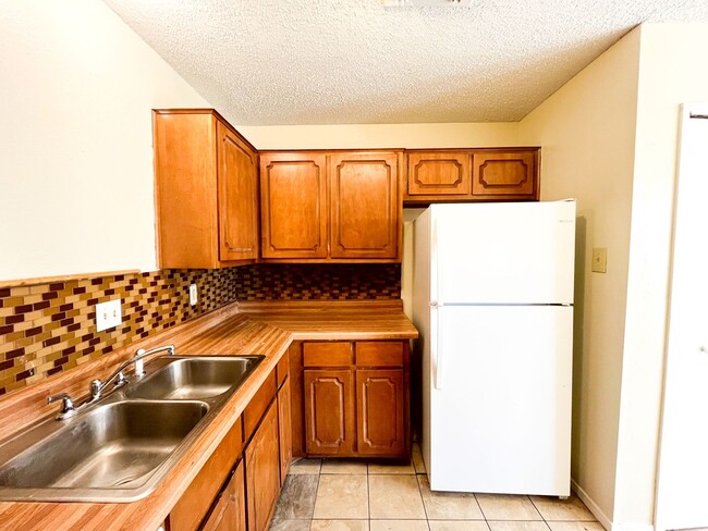 Building Photo - Available NOW!!!! This charming 1 story, 3 bedroom, 2 bath house could be your next home! Beautif...