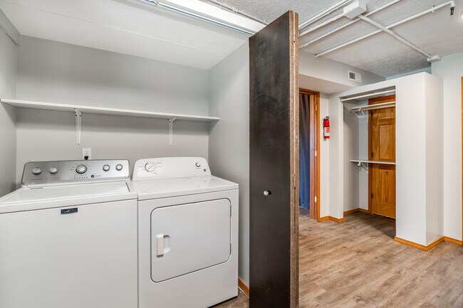 Building Photo - 433 W Grand St